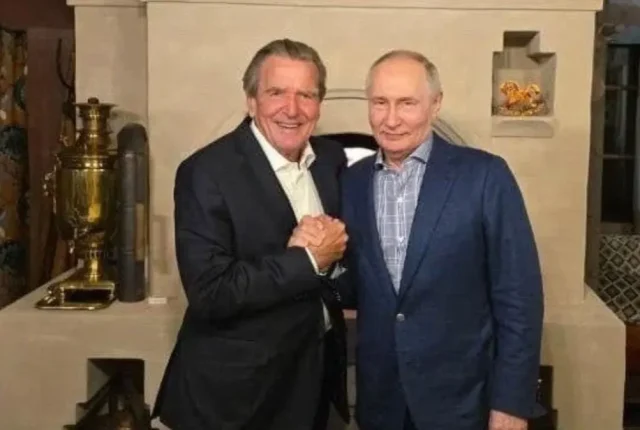 Władimir Putin świętował 74. urodziny z Gerhardem Schröderem