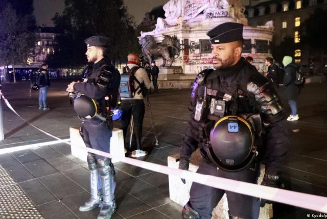Macron krytykuje zagranicznych polityków za „głupie” komentarze w sprawie zamieszek we Francji. Paryż wprowadza zakaz protestów